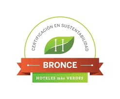 Imagen de un sello de certificación en sustentabilidad para hoteles, con la categoría "Bronce".